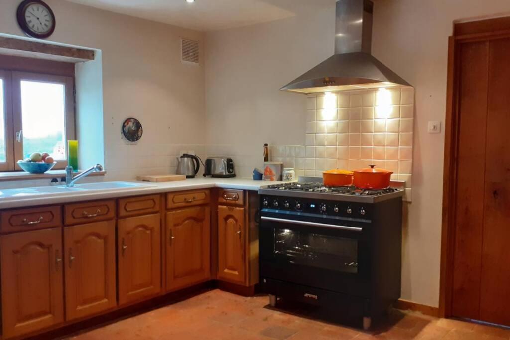 Private Farmhouse For Six In The Countryside Saint-Pierre-sur-Orthe エクステリア 写真